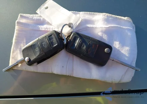 2003 Volkswagen Passat Gl z USA, uszkodzony, nr VIN WVWND63B33E159094